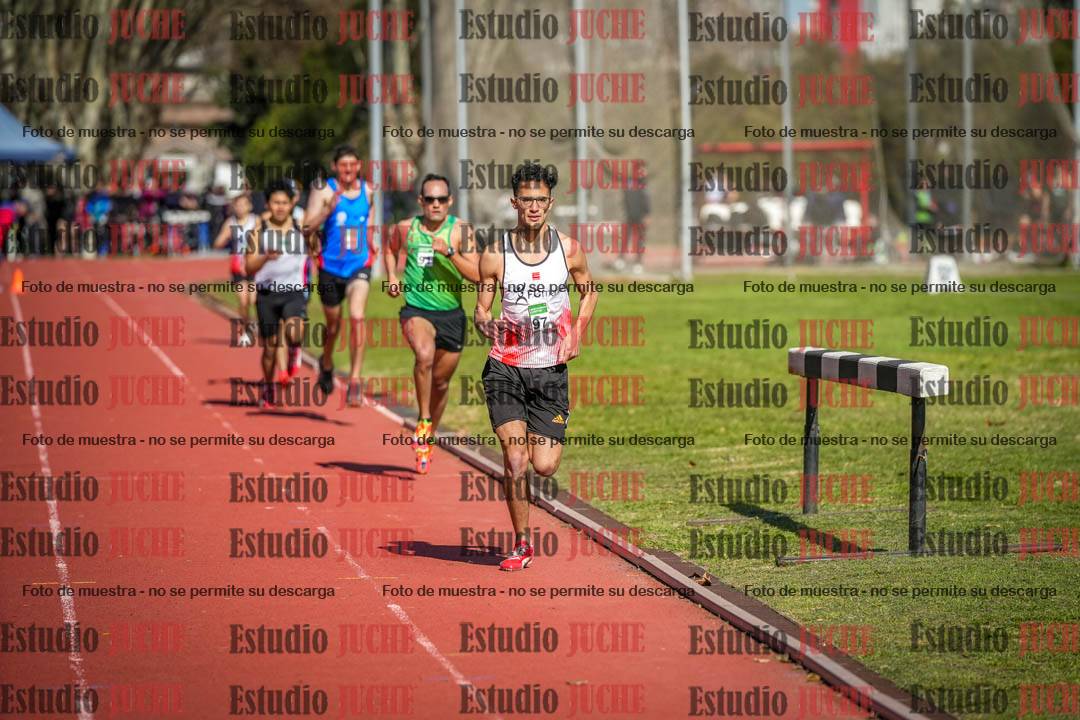 Fotos de los 800 m llanos de varones