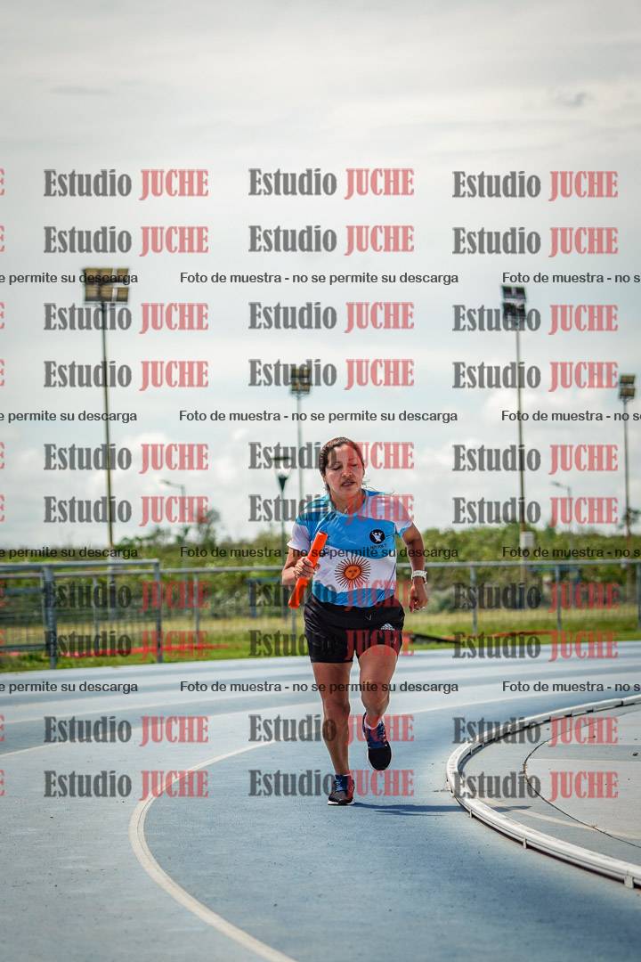 Fotos durante el transcurso de los relevos 20' para running teams - serie 1