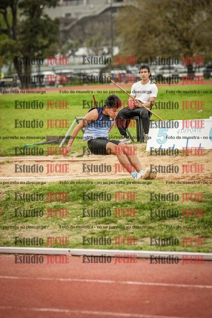 Fotos del salto en largo de varones