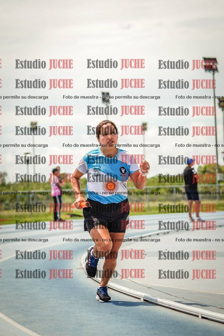 Fotos durante el transcurso de los relevos 20' para running teams - serie 1