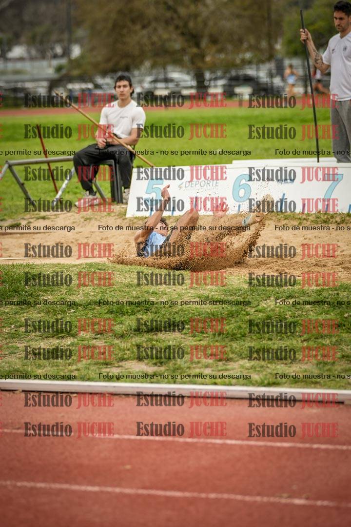 Fotos del salto en largo de varones