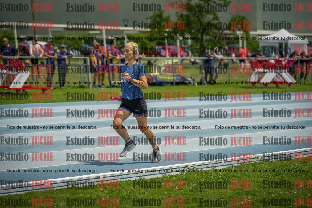 Fotos durante el transcurso de los relevos 20' para running teams - serie 1