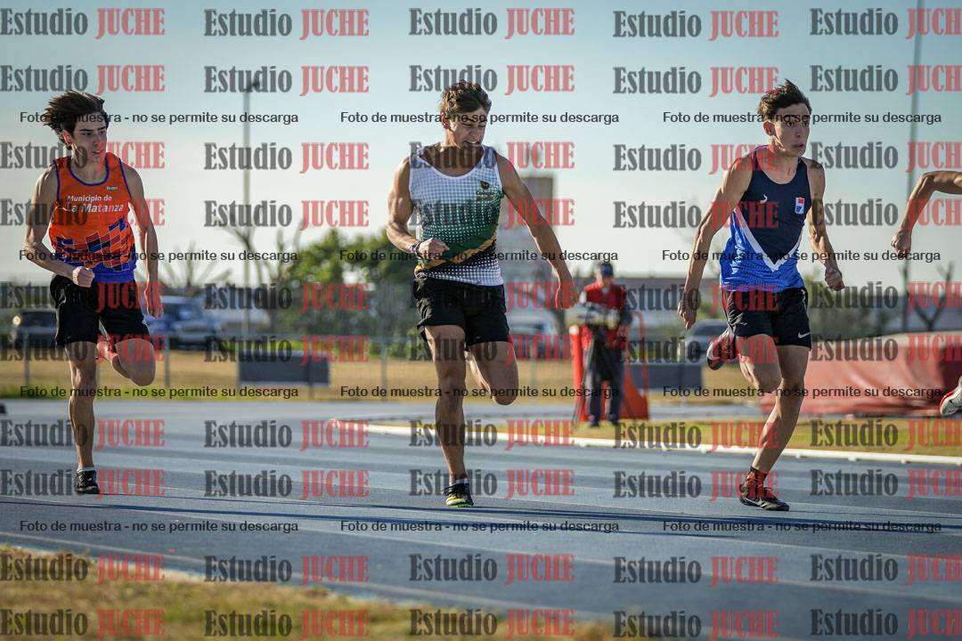 Fotos de los 100 m llanos de varones - FINAL U18