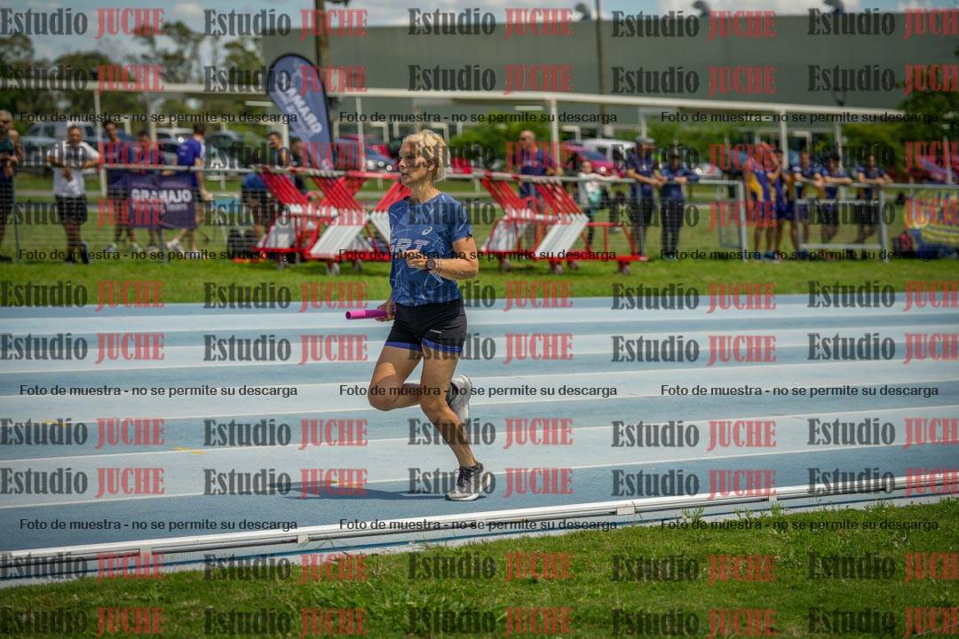 Fotos durante el transcurso de los relevos 20' para running teams - serie 1