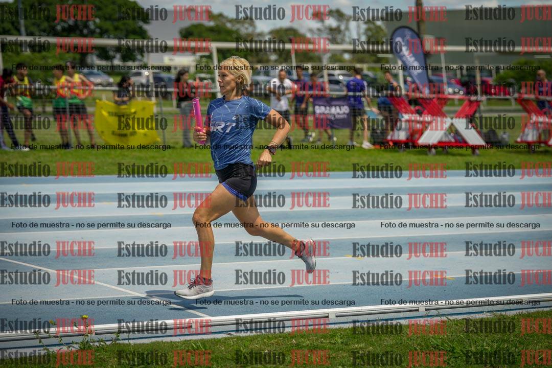 Fotos durante el transcurso de los relevos 20' para running teams - serie 1