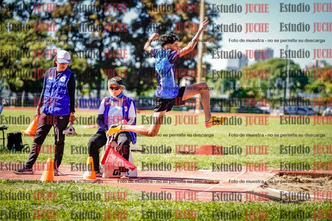 Fotos del salto en largo de varones