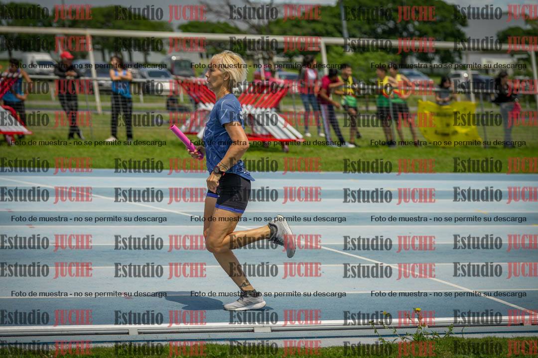 Fotos durante el transcurso de los relevos 20' para running teams - serie 1