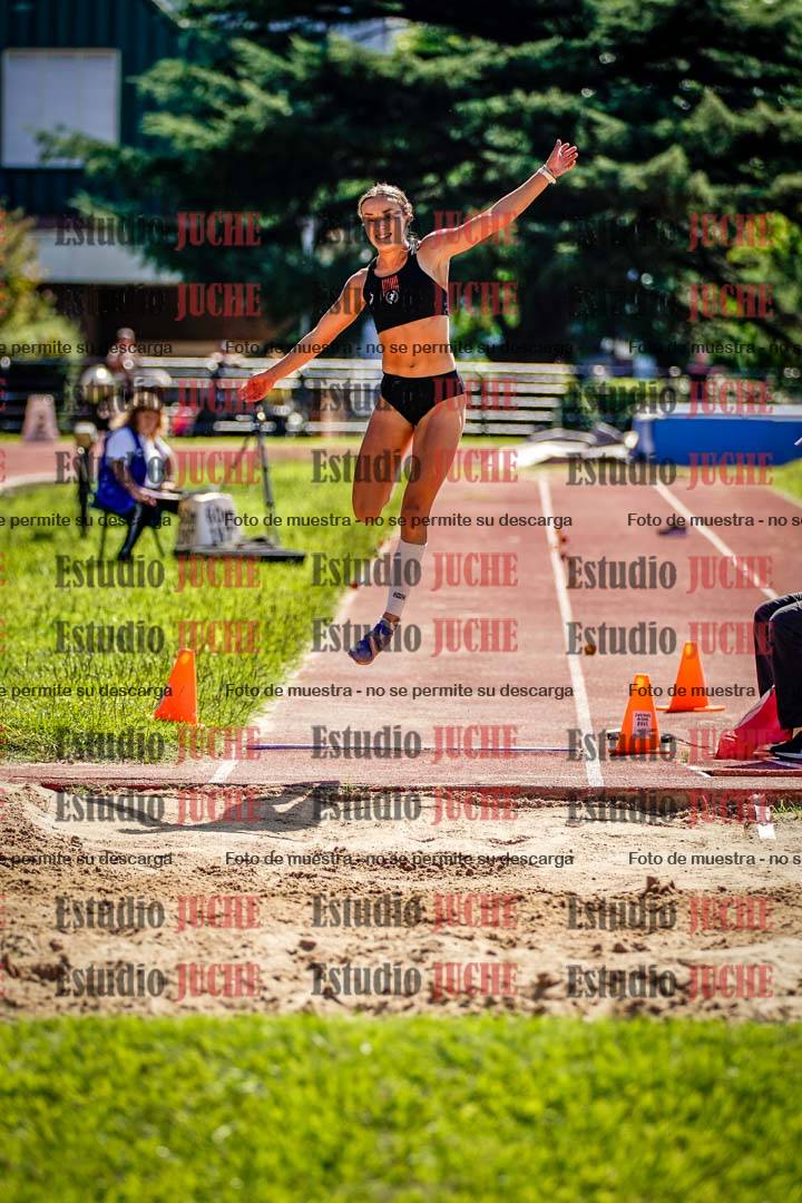 Fotos del salto en largo de mujeres