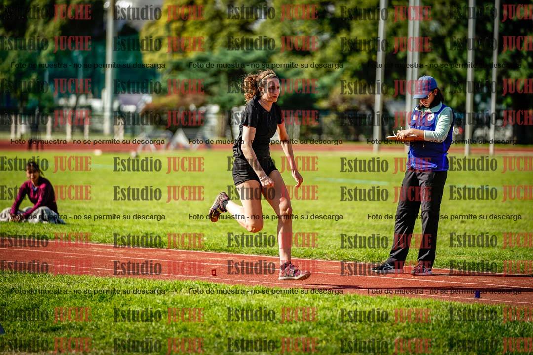 Fotos del salto en largo de mujeres