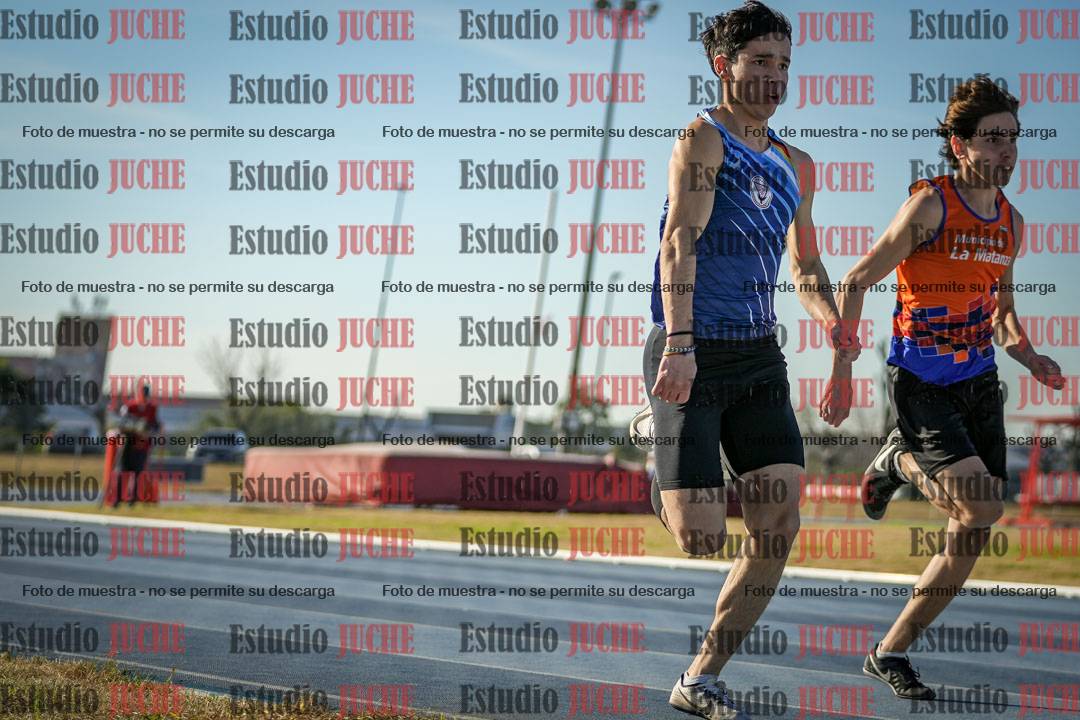 Fotos de los 100 m llanos de varones - FINAL U18