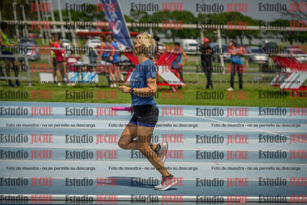 Fotos durante el transcurso de los relevos 20' para running teams - serie 1