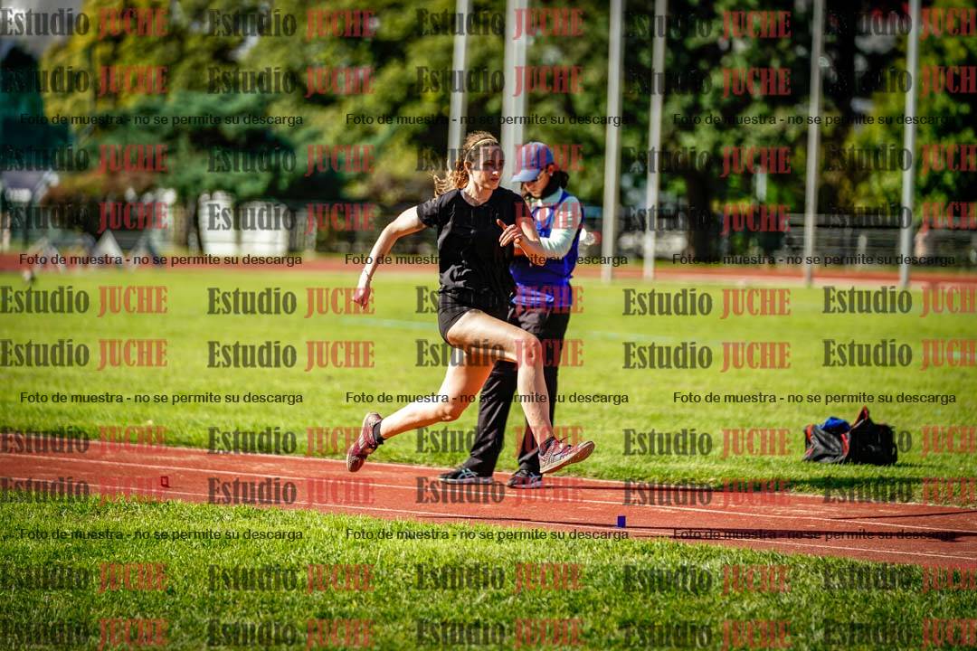 Fotos del salto en largo de mujeres