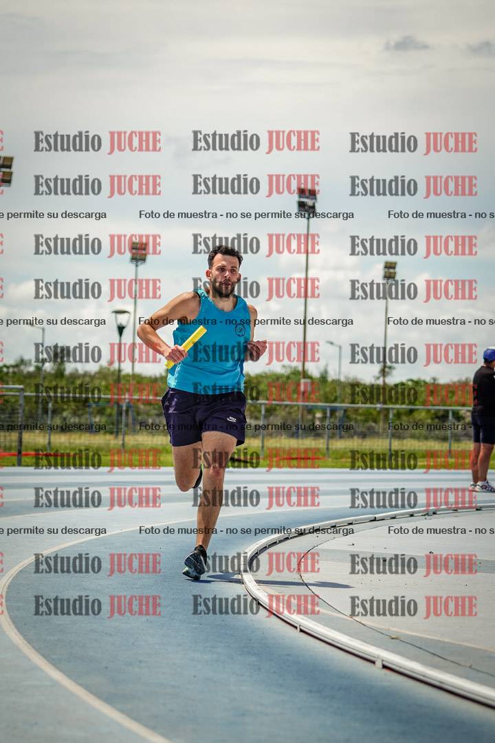 Fotos durante el transcurso de los relevos 20' para running teams - serie 1
