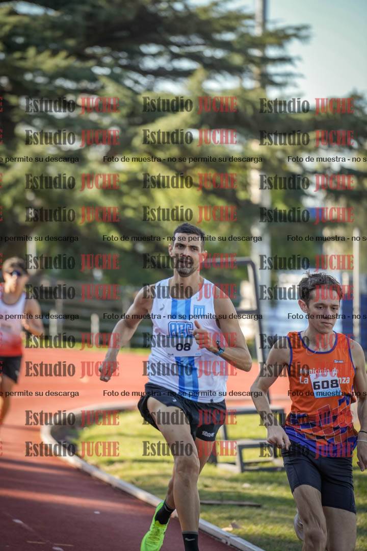 Fotos de los 800 m llanos de varones