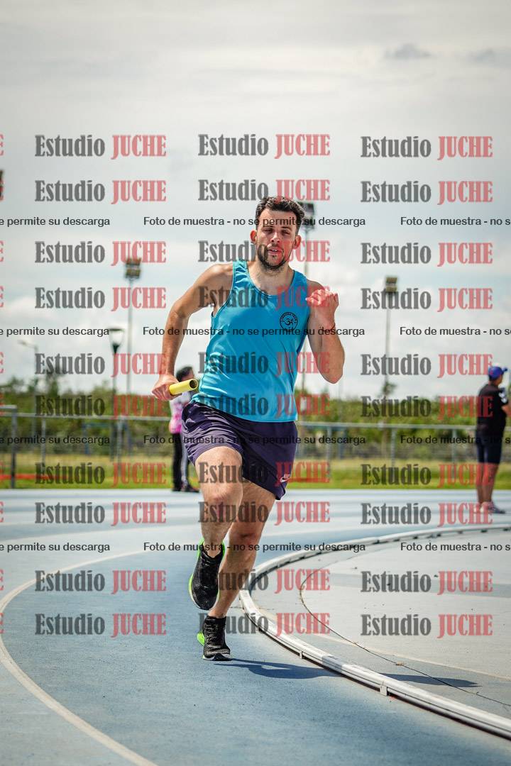 Fotos durante el transcurso de los relevos 20' para running teams - serie 1