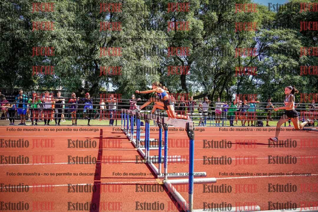 Fotos de los 100 m con vallas de mujeres