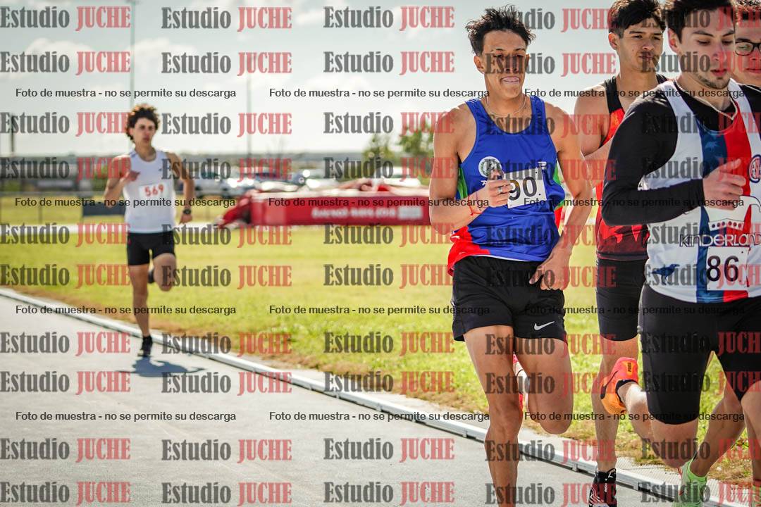 Fotos de los 800 m llanos de varones