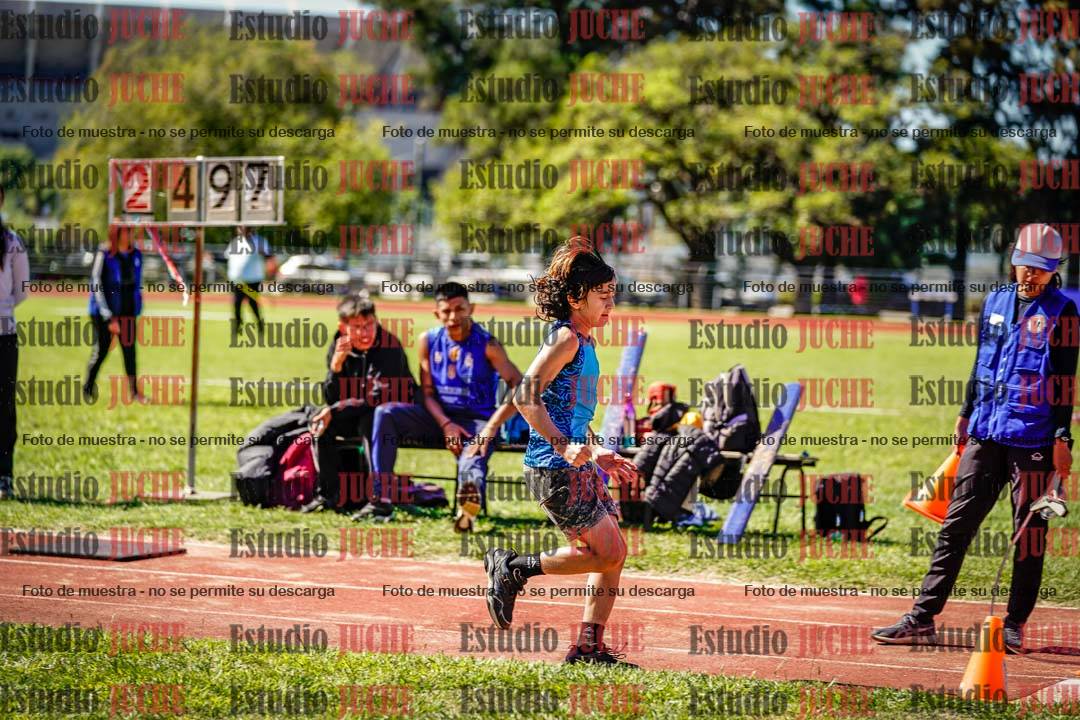 Fotos del salto en largo de varones