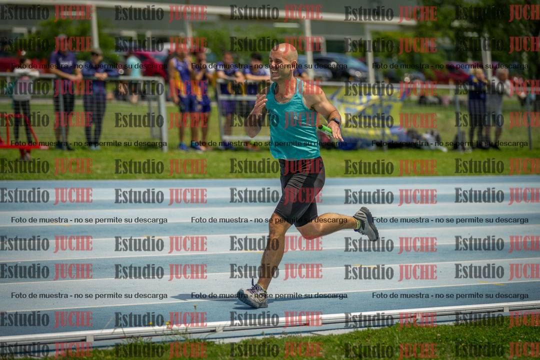 Fotos durante el transcurso de los relevos 20' para running teams - serie 1