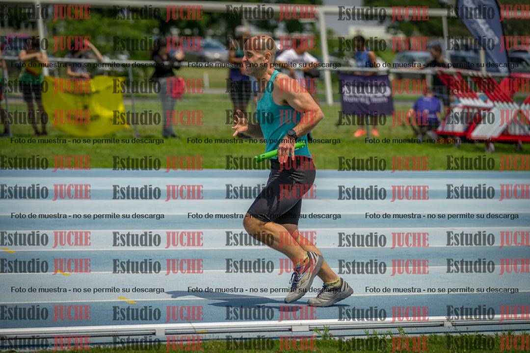 Fotos durante el transcurso de los relevos 20' para running teams - serie 1