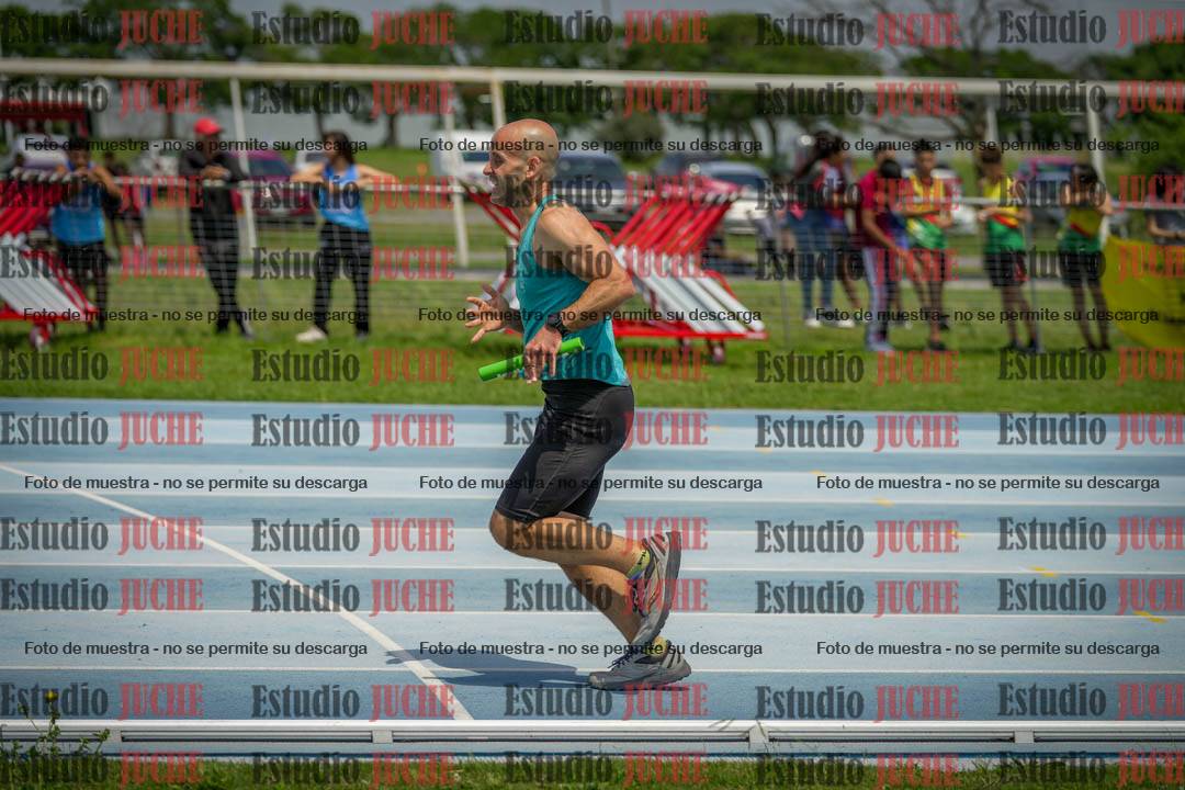 Fotos durante el transcurso de los relevos 20' para running teams - serie 1