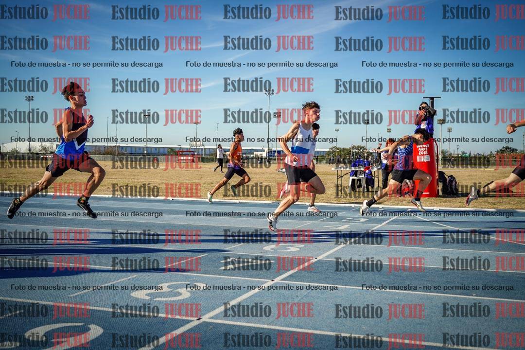 Fotos de los 100 m llanos de varones - FINAL U18