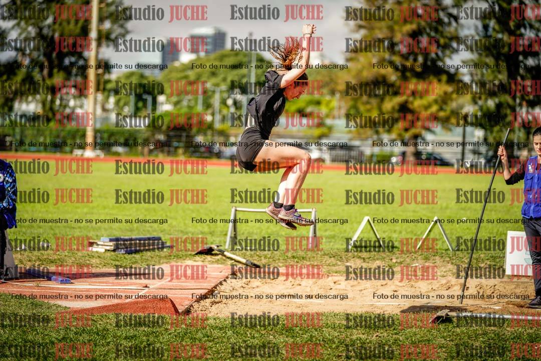 Fotos del salto en largo de mujeres