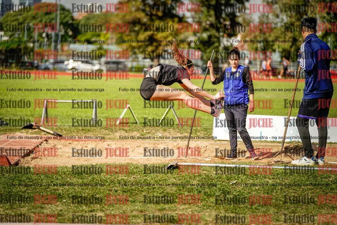 Fotos del salto en largo de mujeres