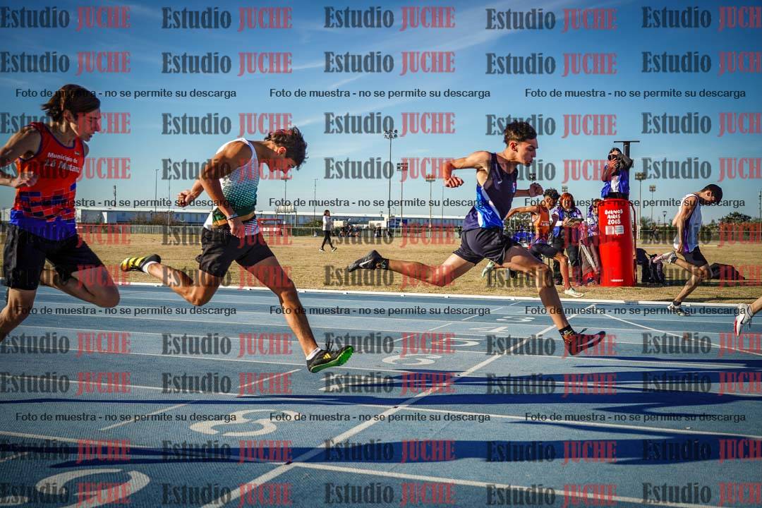 Fotos de los 100 m llanos de varones - FINAL U18
