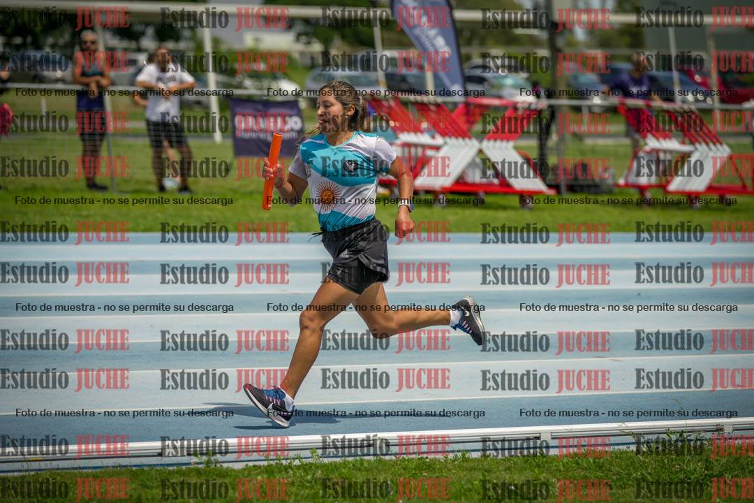 Fotos durante el transcurso de los relevos 20' para running teams - serie 1