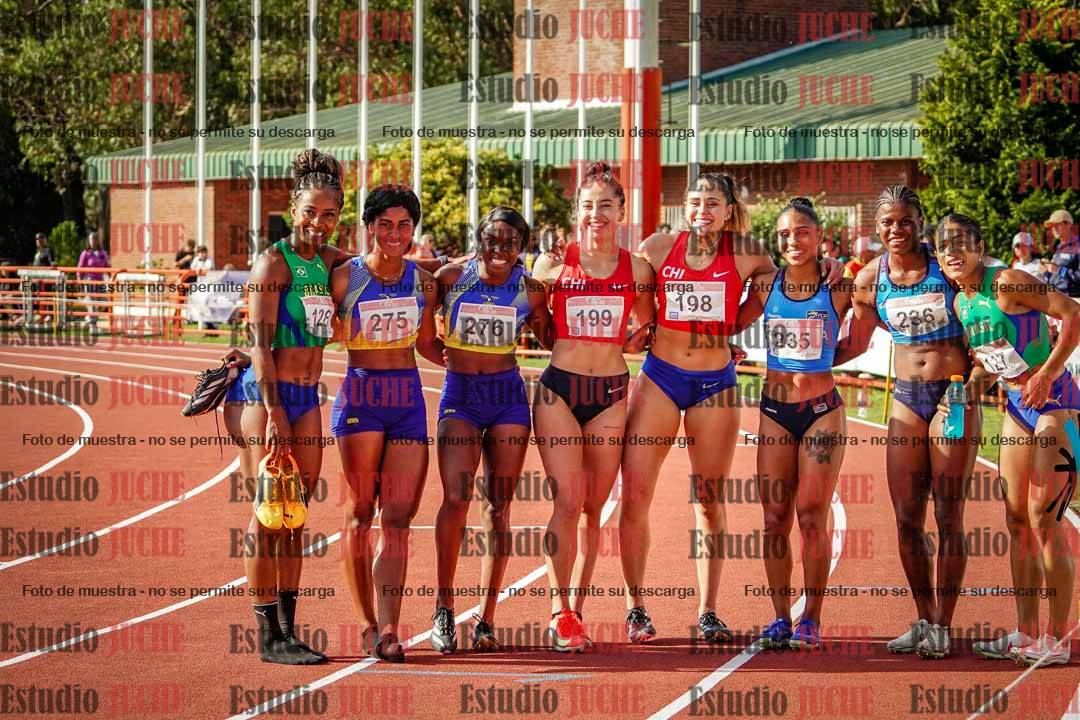 Fotos de algunos extras y podios del día 1