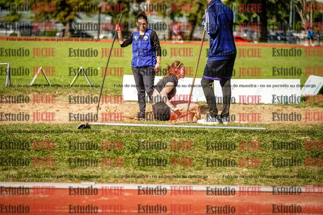 Fotos del salto en largo de mujeres