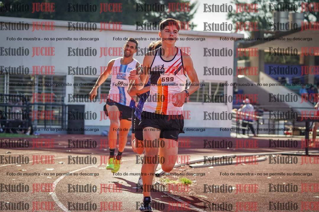 Fotos de los 800 m llanos de varones