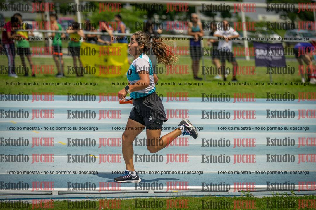 Fotos durante el transcurso de los relevos 20' para running teams - serie 1