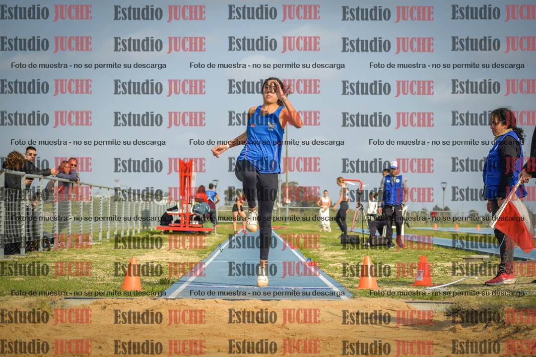 Fotos del salto en largo de mujeres - mayores