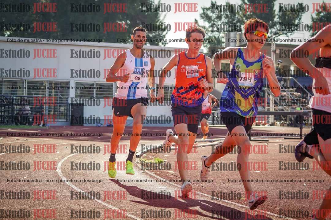 Fotos de los 800 m llanos de varones