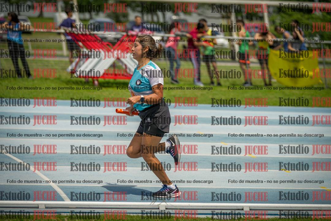 Fotos durante el transcurso de los relevos 20' para running teams - serie 1