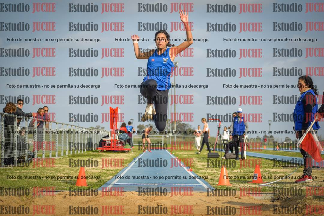 Fotos del salto en largo de mujeres - mayores