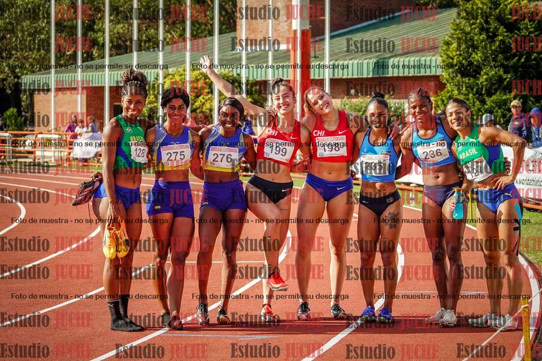Fotos de algunos extras y podios del día 1