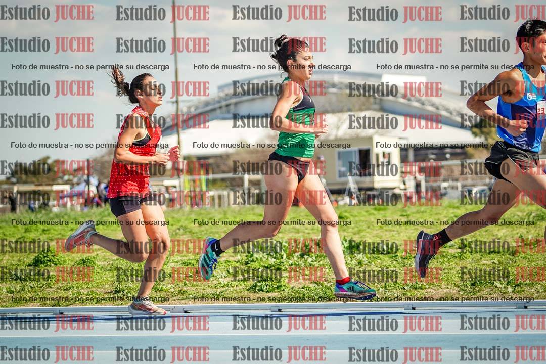 Fotos de los 5000 m llanos de mujeres y varones