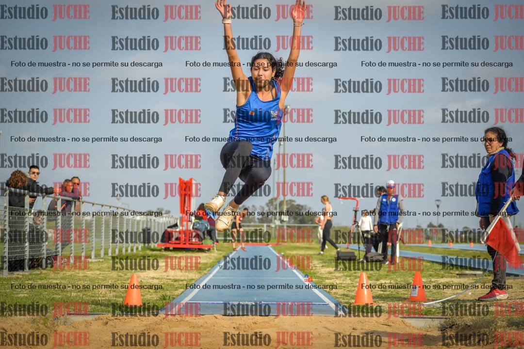 Fotos del salto en largo de mujeres - mayores