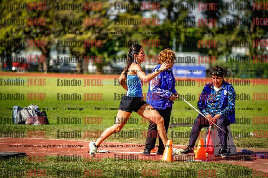 Fotos del salto en largo de mujeres