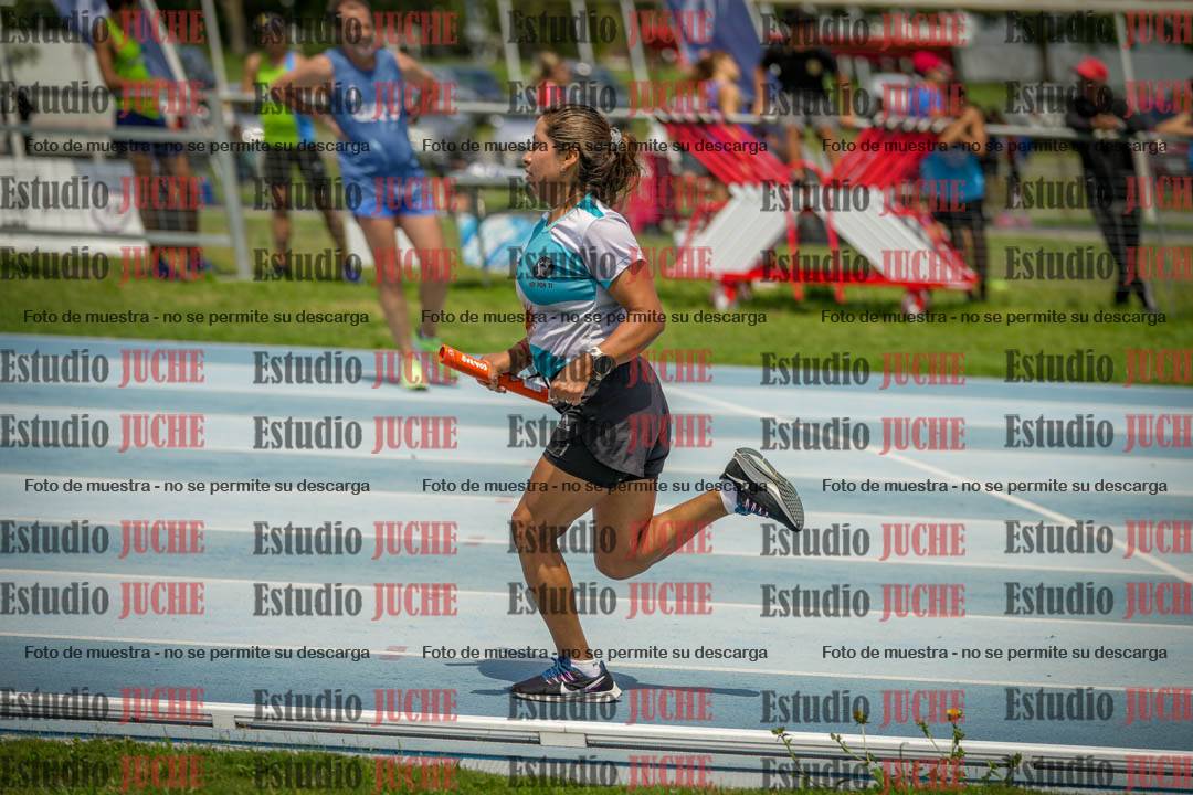 Fotos durante el transcurso de los relevos 20' para running teams - serie 1