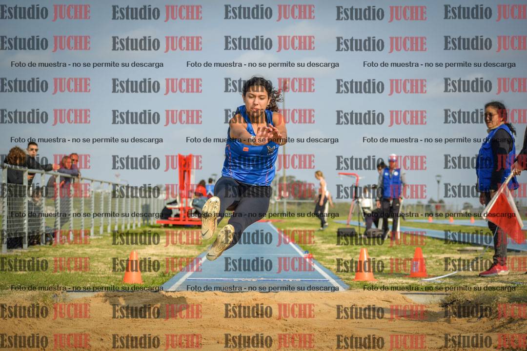 Fotos del salto en largo de mujeres - mayores