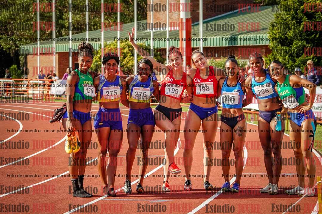 Fotos de algunos extras y podios del día 1