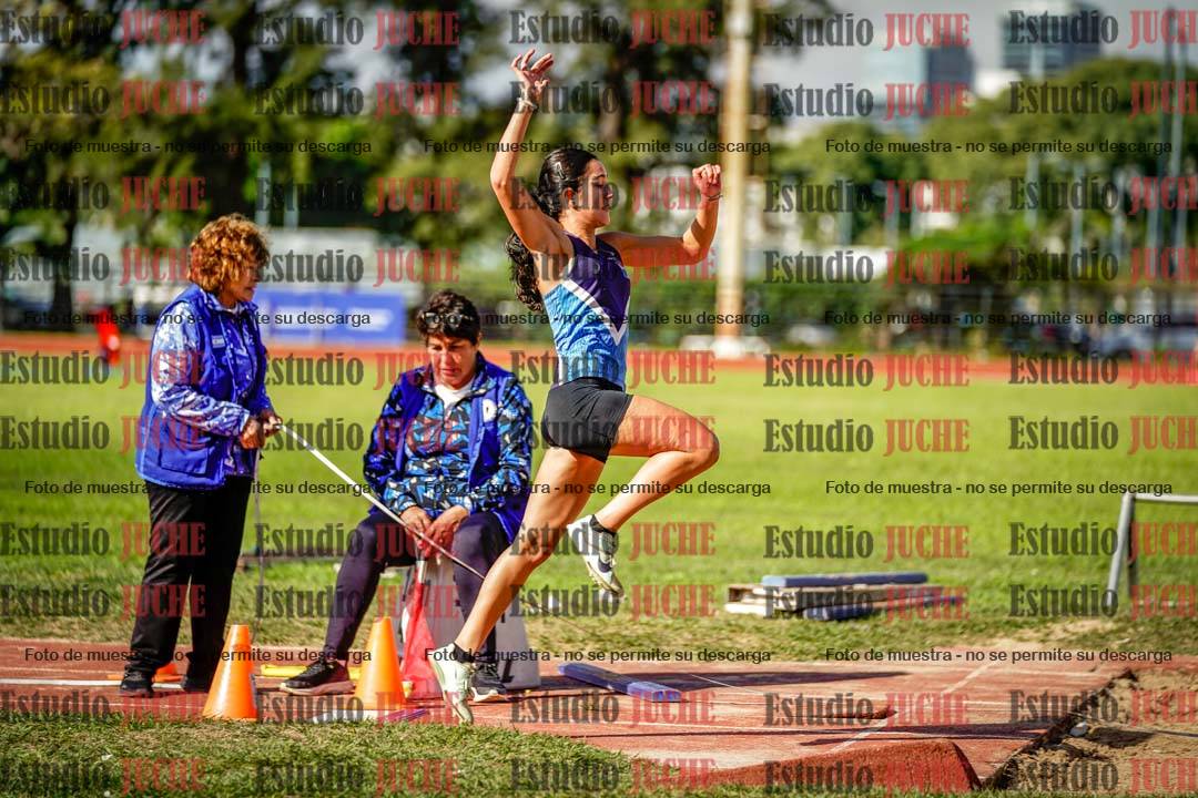Fotos del salto en largo de mujeres