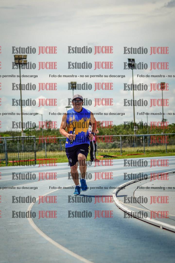 Fotos durante el transcurso de los relevos 20' para running teams - serie 1