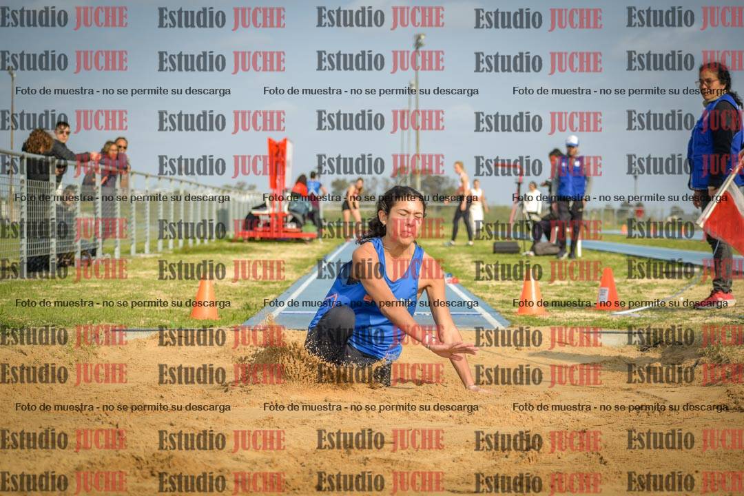 Fotos del salto en largo de mujeres - mayores