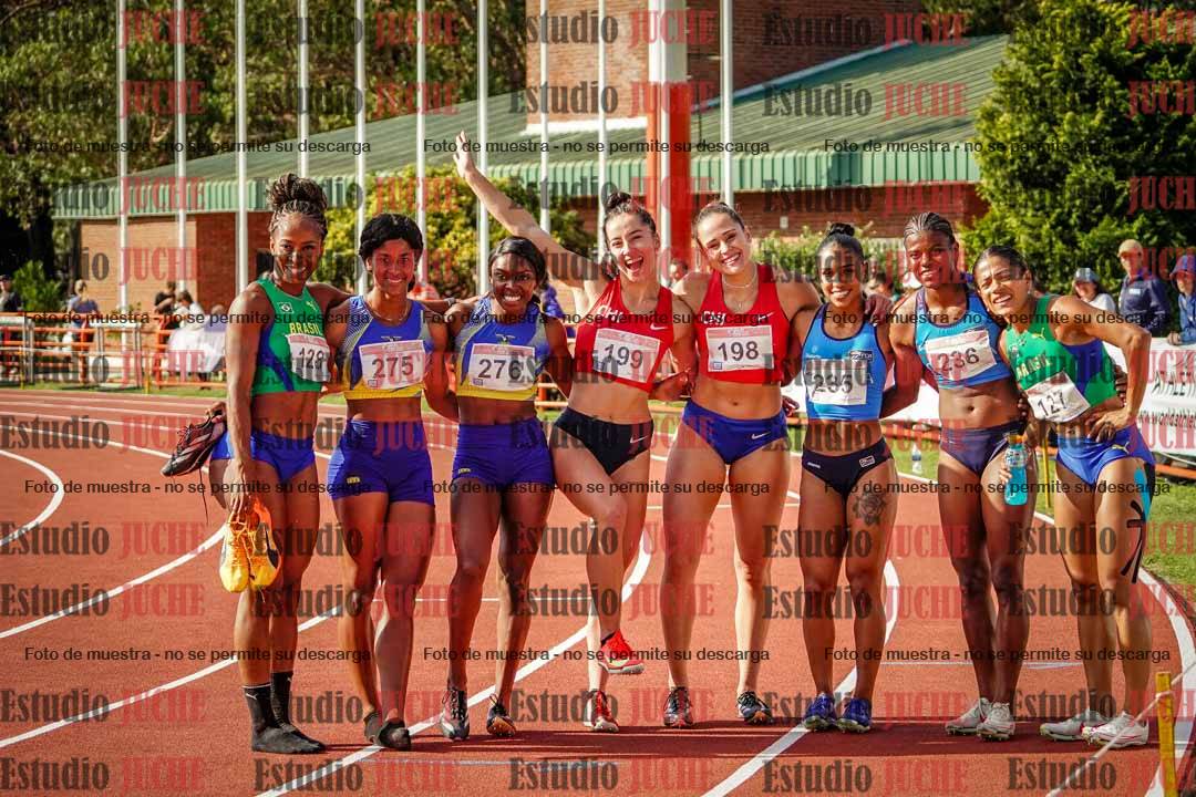 Fotos de algunos extras y podios del día 1