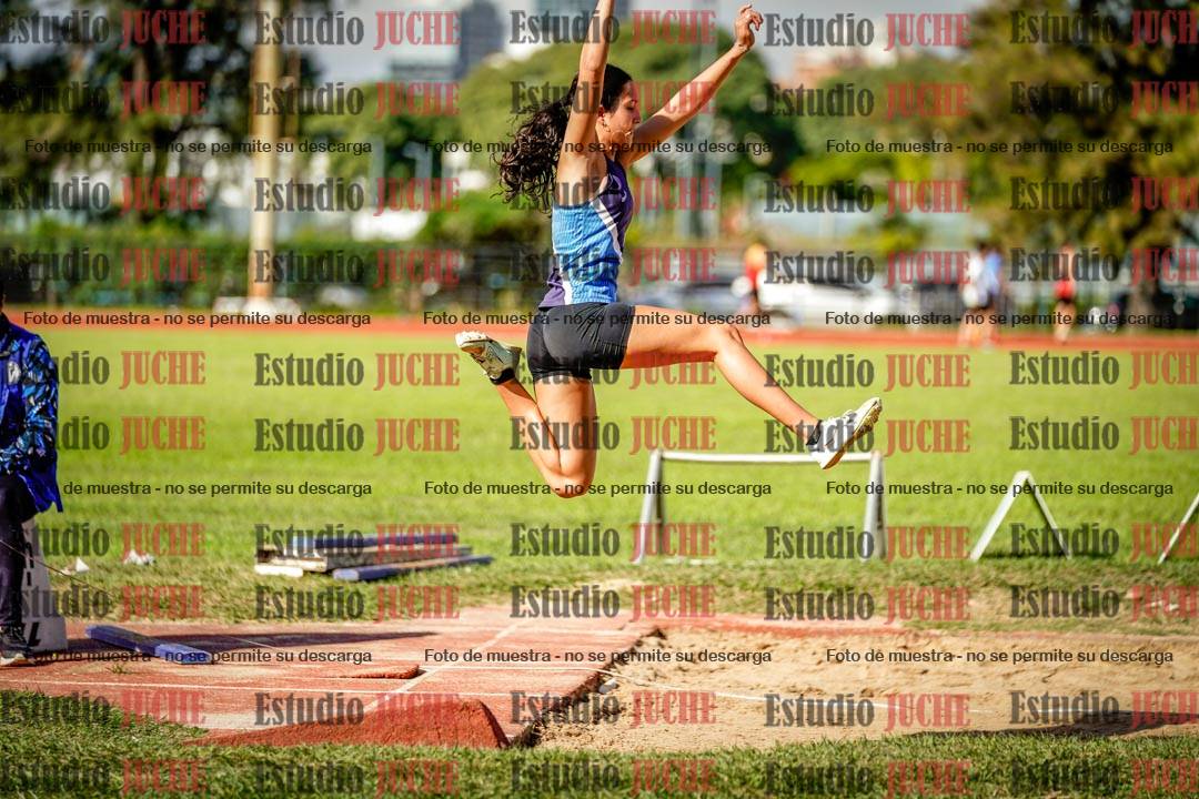 Fotos del salto en largo de mujeres
